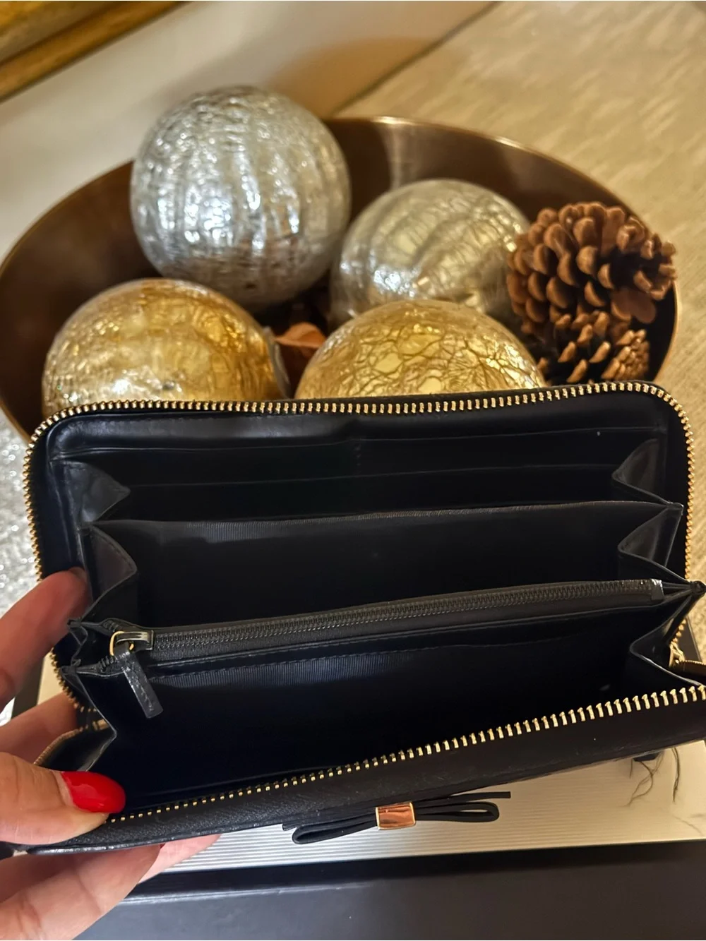 Gucci Black Embossed GG Leather AUTHENTIC Zip Card Holder with Bow
